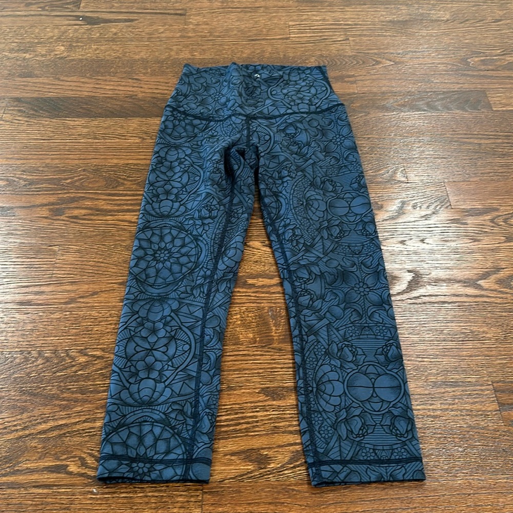 Lululemon workout capris